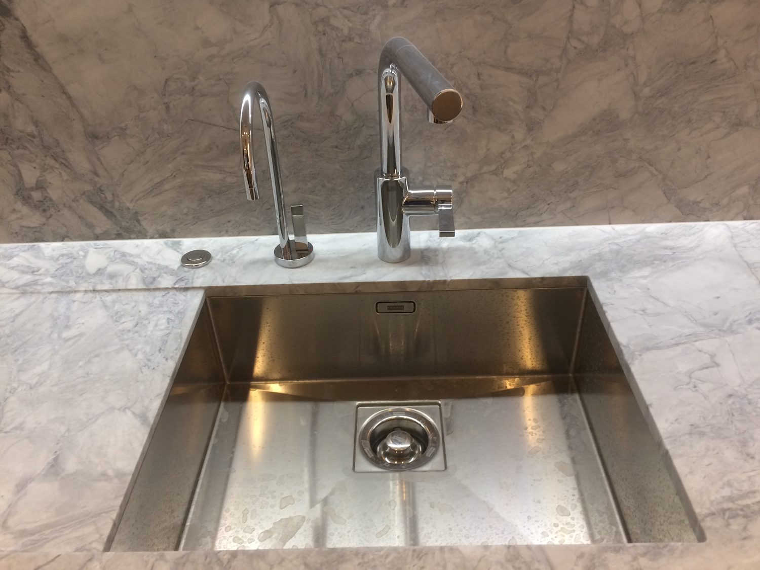 Chelsea Barracks — natural stone by Roma Marble, London
