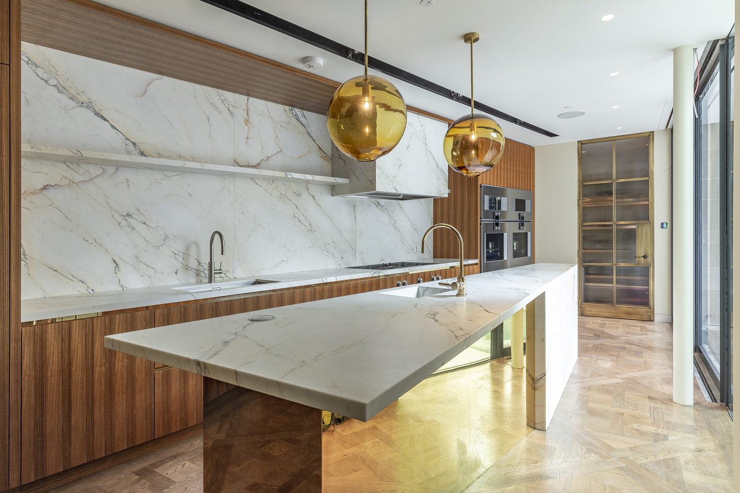 Calacatta Borghili kitchen by Roma Marble, London