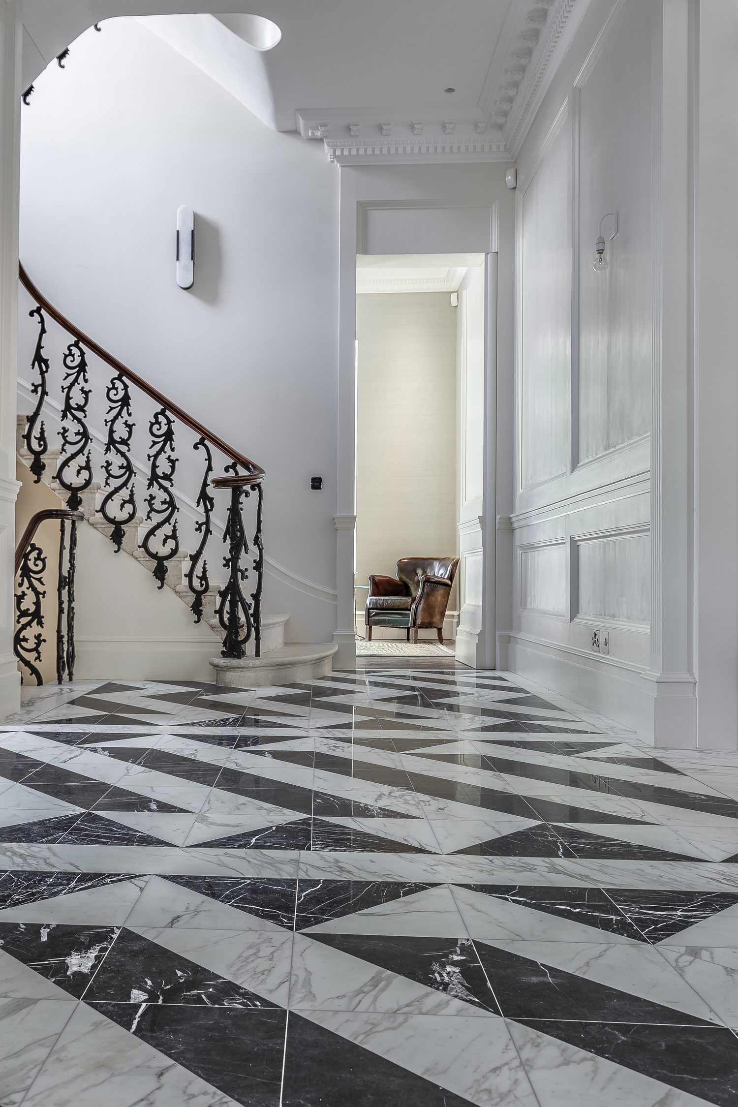 Calacatta Gold & Nero Marquina staircase by Roma Marble, London