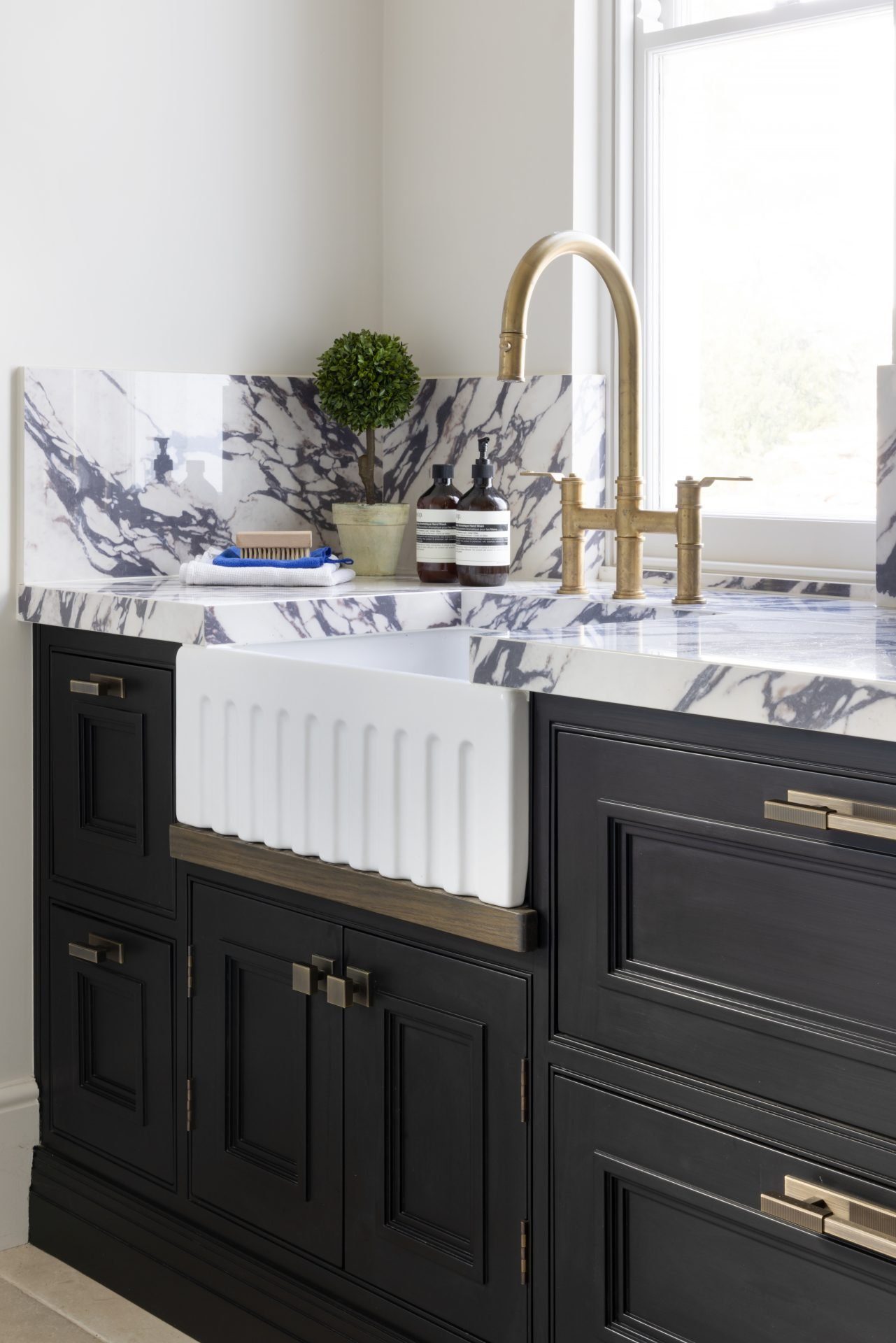Calacatta Viola Porcelain kitchen by Roma Marble, London