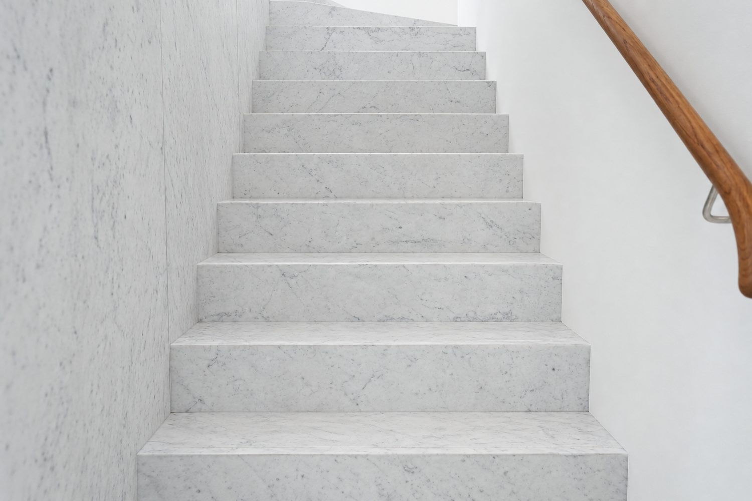 A Carrara marble staircase with solid treads and a timber handrail, Oxford - Roma Marble