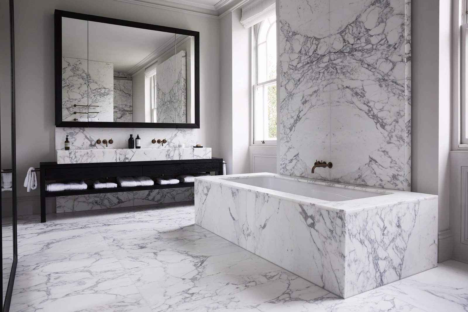 Randolf Road Maida Vale, London Statuario Venato Marble - Residential — Roma Marble