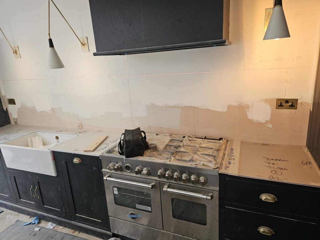 Roma Marble recently completed a beautiful kitchen project in East London, featuring the timeless elegance of Carrara marble.